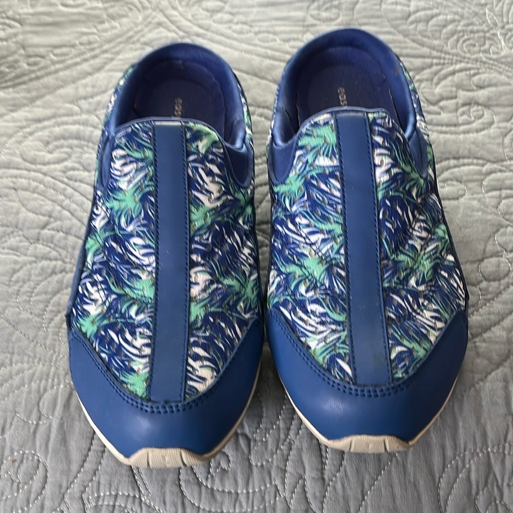 Easy Spirit Traveltime slide on shoes.